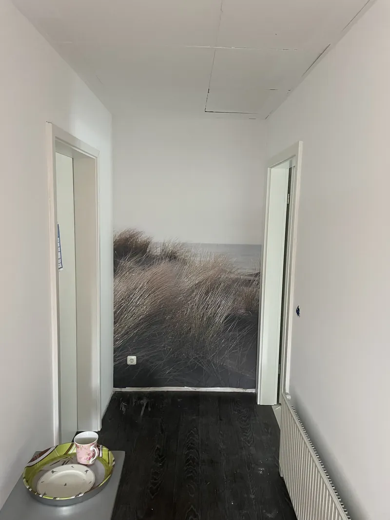 Flur mit Dünenmotiv als großformatige Fototapete